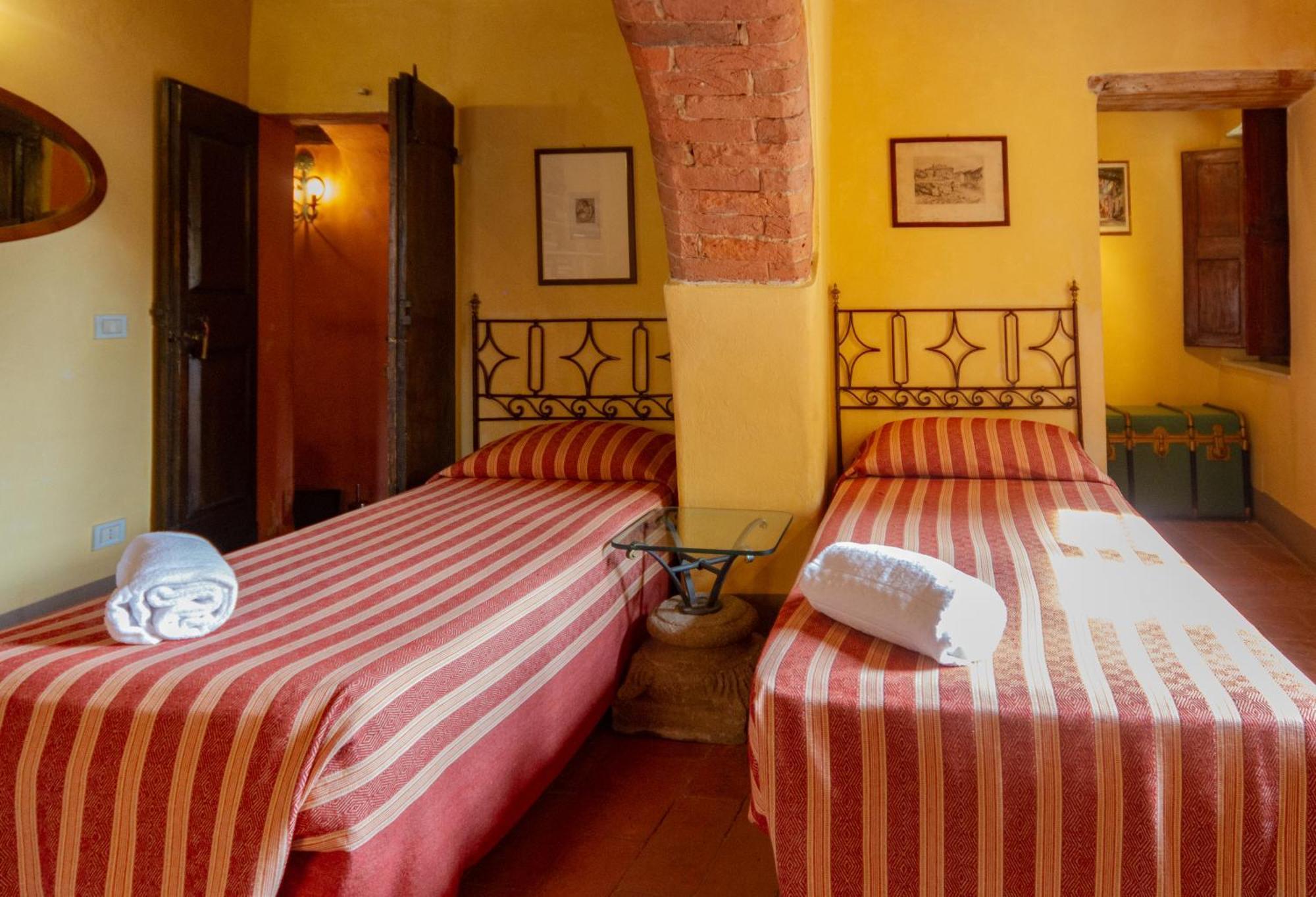 Antica Dimora Leones Bed & Breakfast Palaia Exterior photo