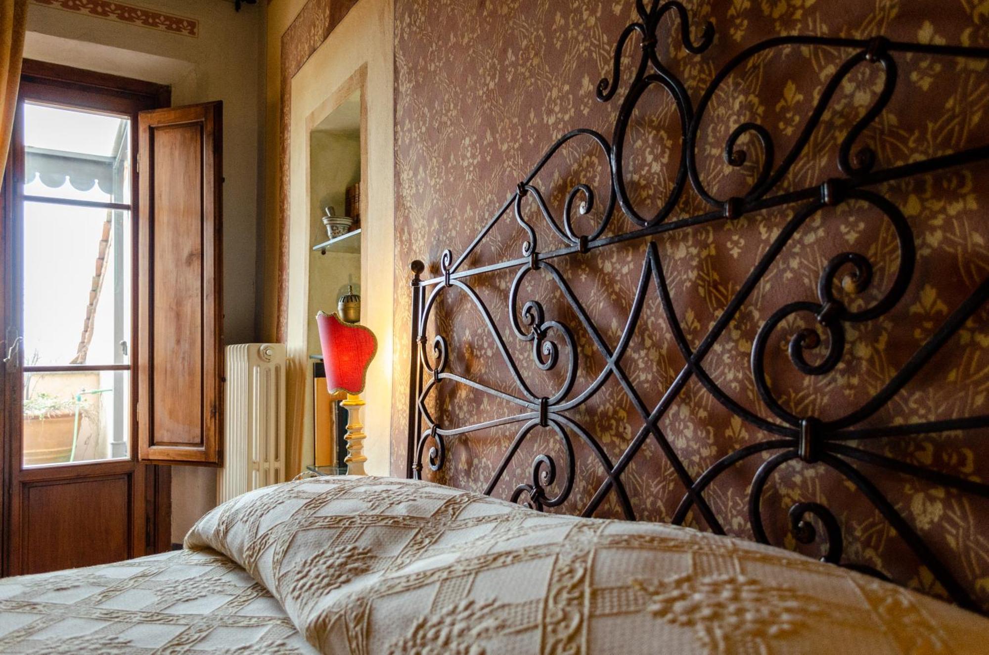 Antica Dimora Leones Bed & Breakfast Palaia Exterior photo